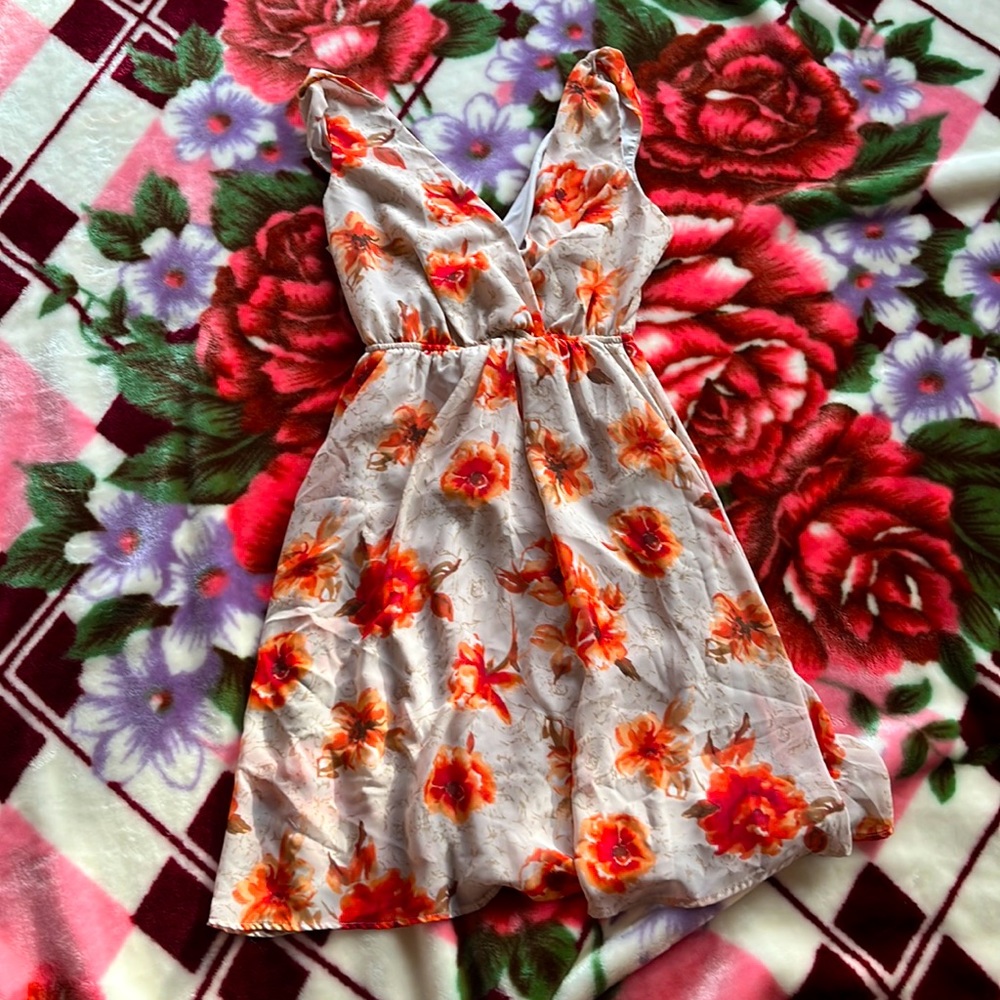 Forever 21 —•— halter dress —•— small —•— orange & cream —•—